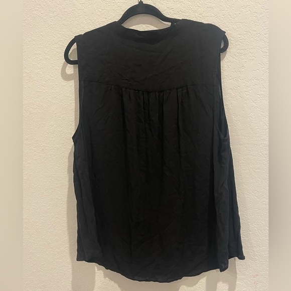 Torrid Sleeveless Button Down Black Shirt Size 2 - Picture 2 of 5